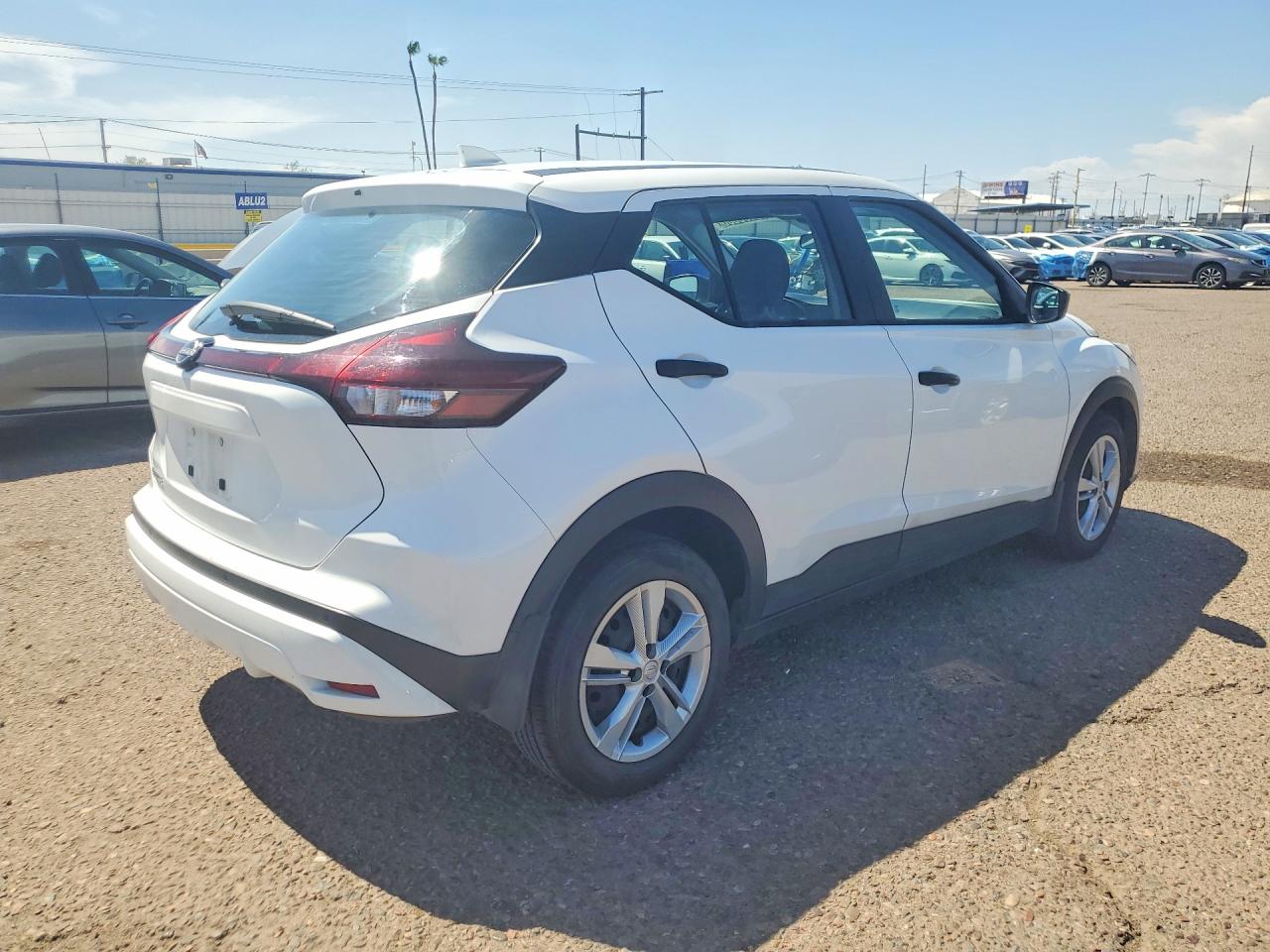 2024 NISSAN KICKS