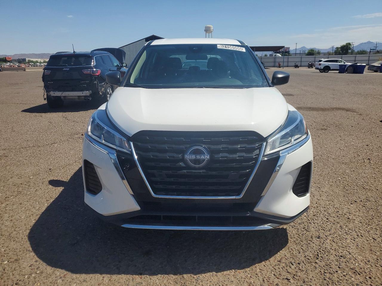 2024 NISSAN KICKS