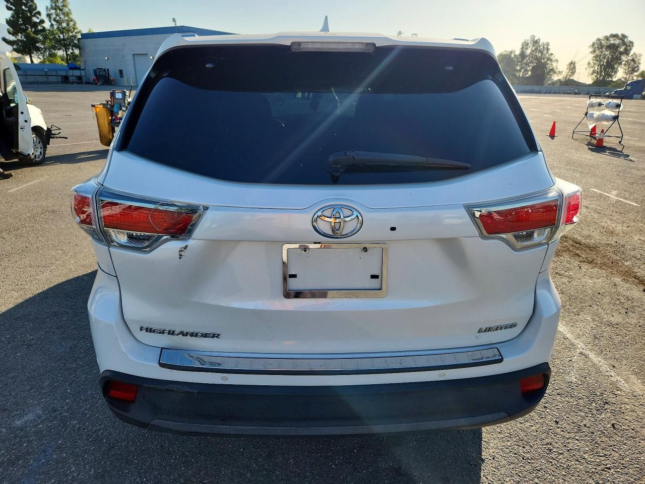2016 TOYOTA HIGHLANDER