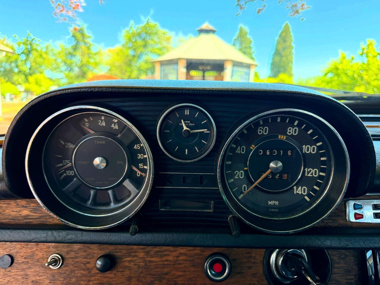 1968 MERCEDES-BENZ 280-CLASS