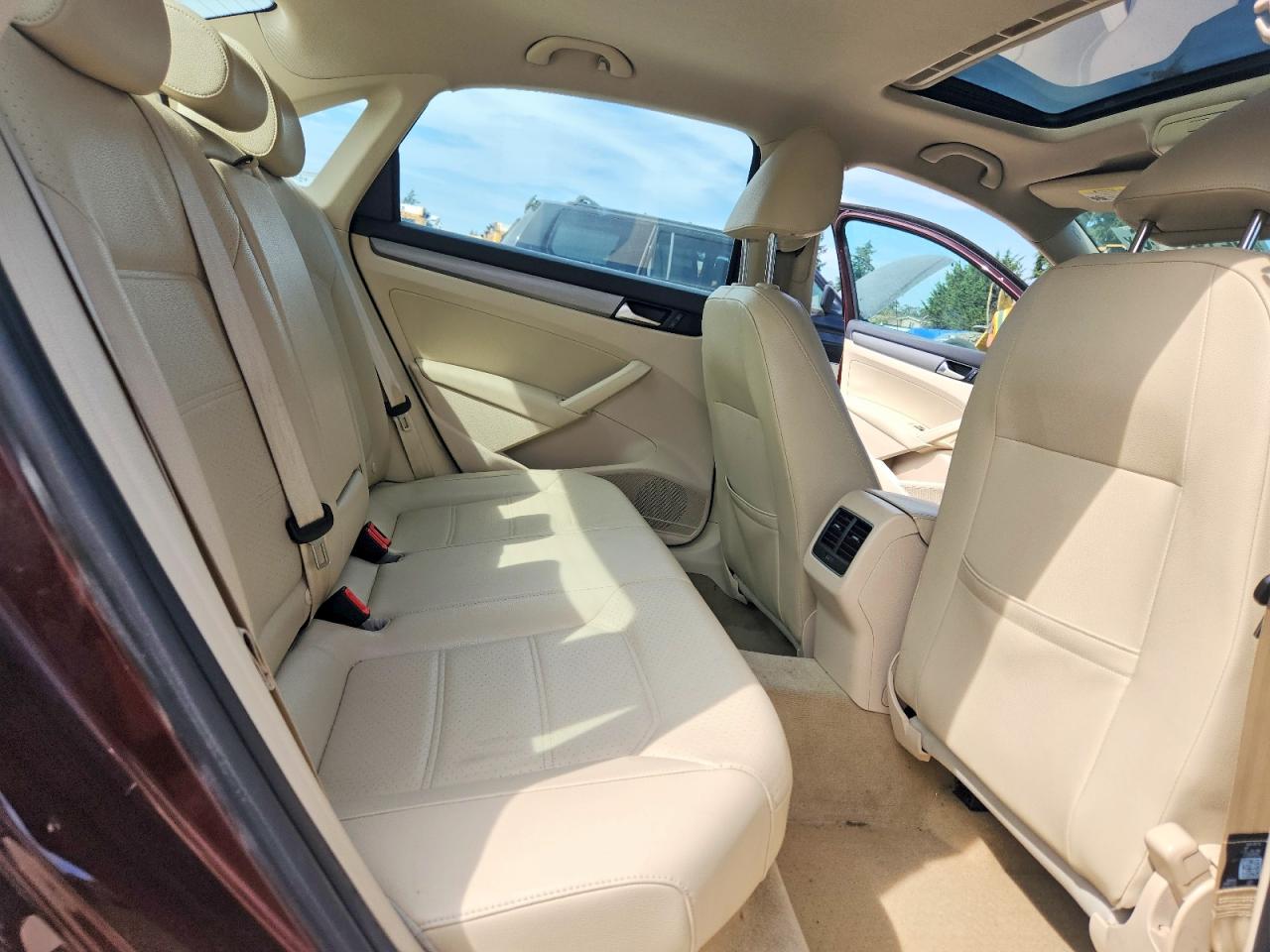 2014 VOLKSWAGEN PASSAT