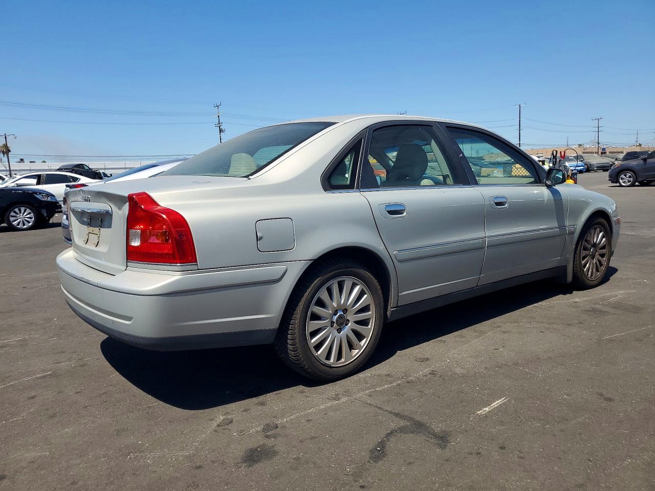 2004 VOLVO S80