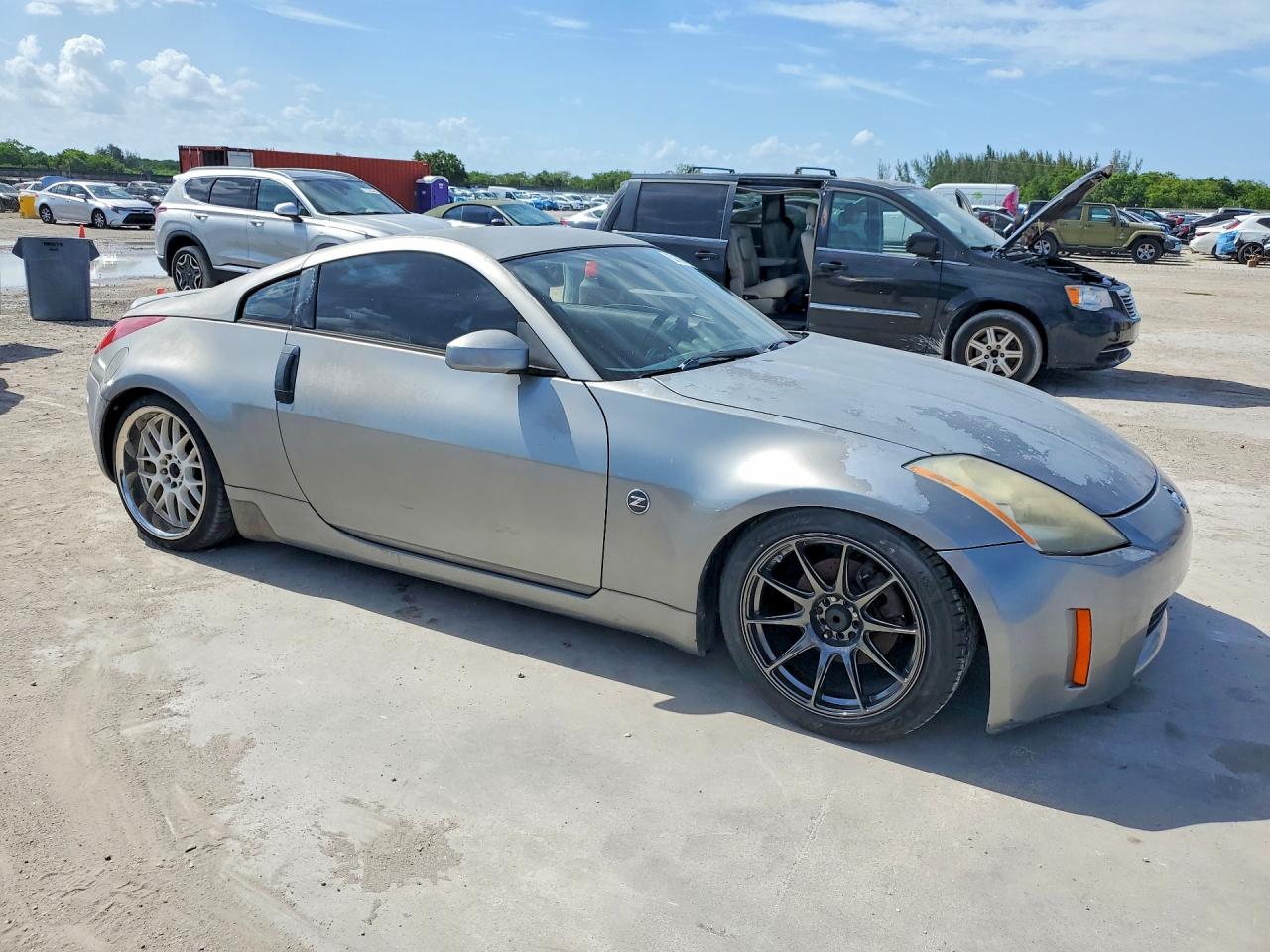 2003 NISSAN 350Z