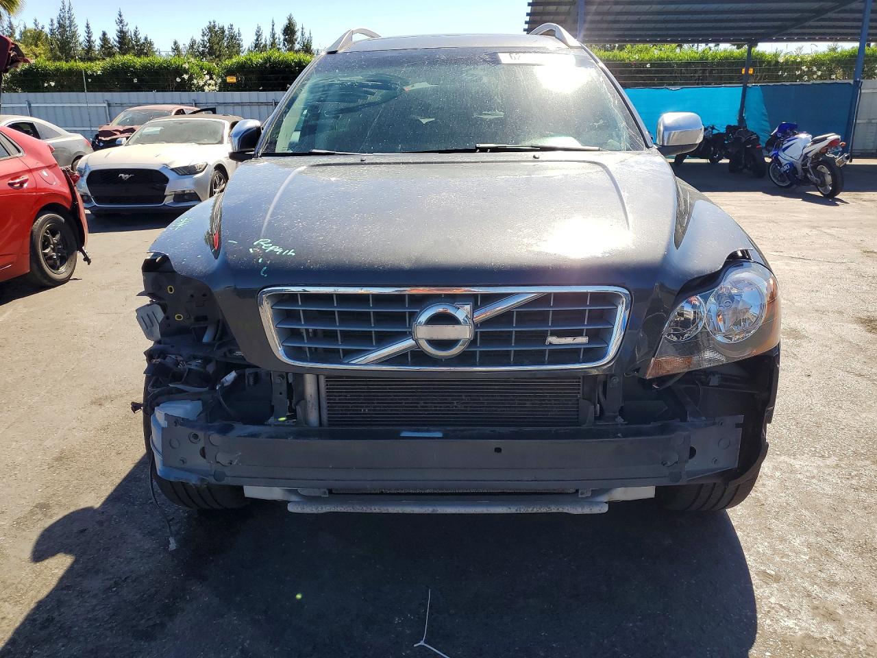 2011 VOLVO XC90