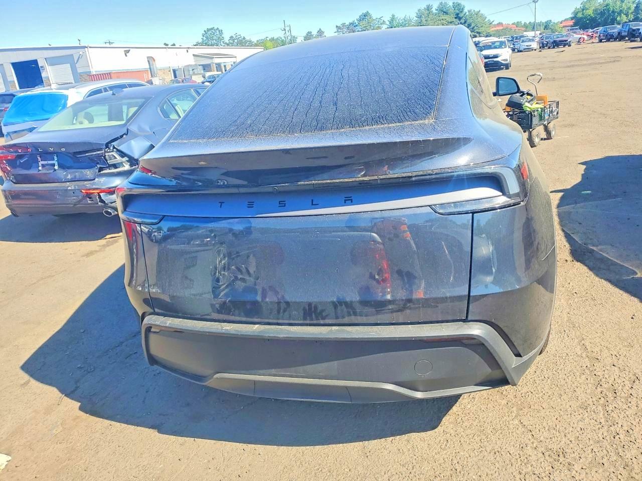 2026 TESLA MODEL Y