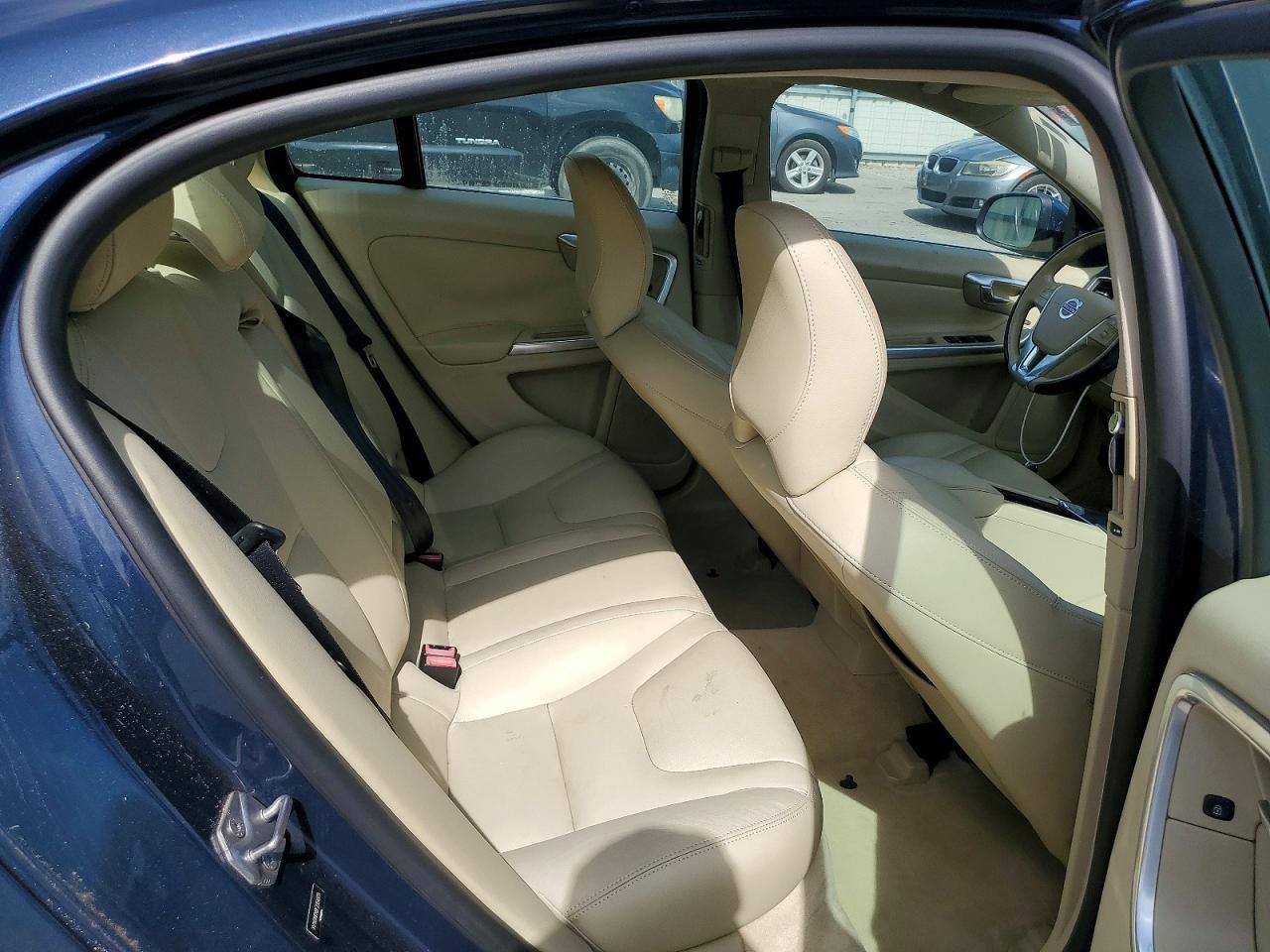 2015 VOLVO S60