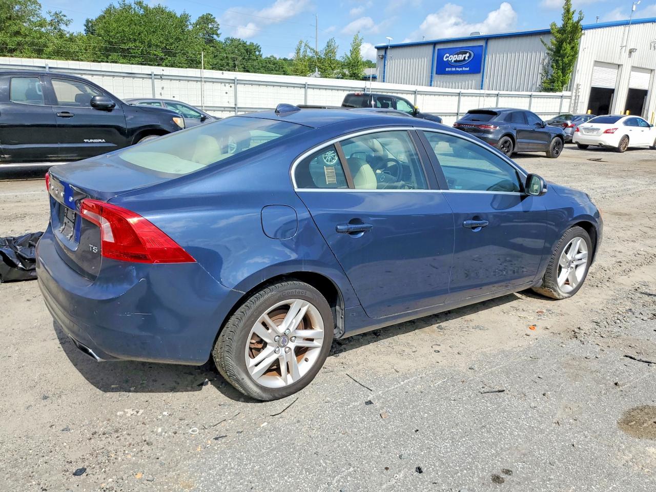 2015 VOLVO S60