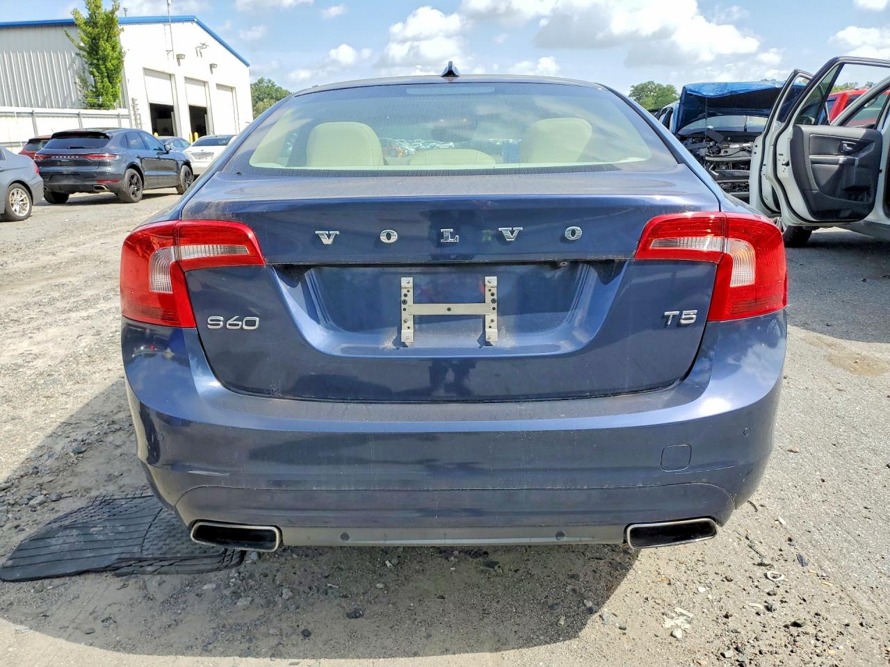 2015 VOLVO S60