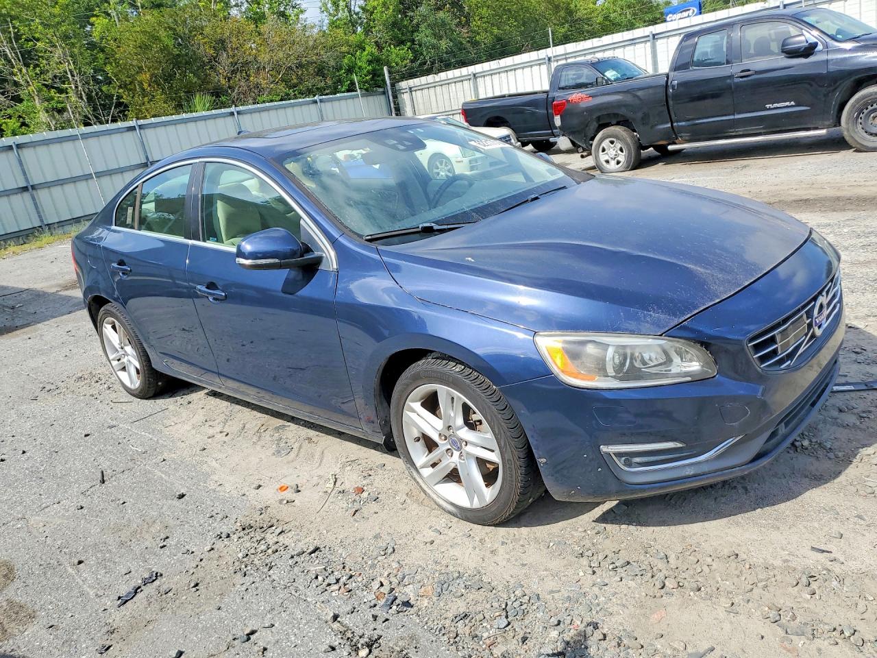 2015 VOLVO S60