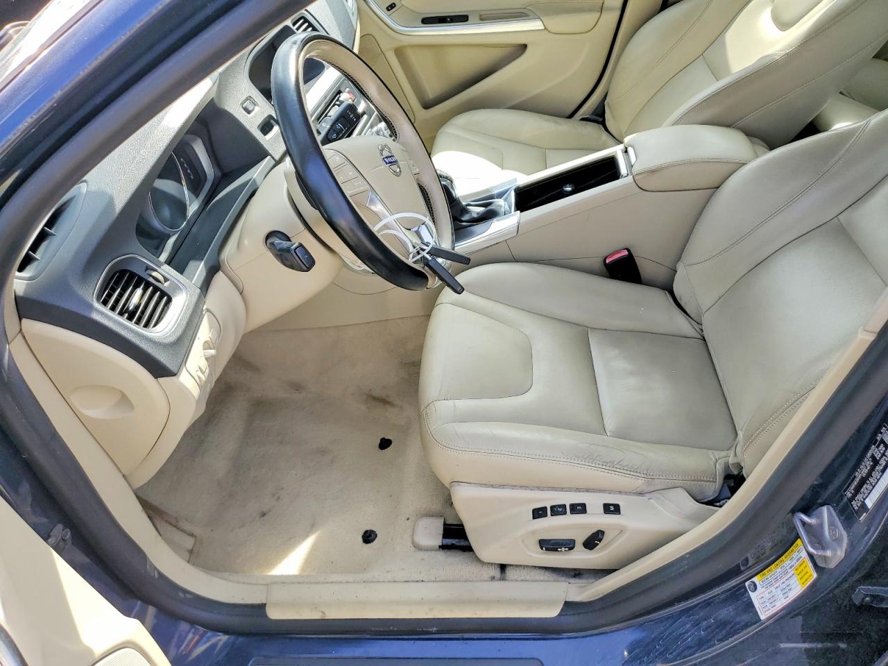 2015 VOLVO S60