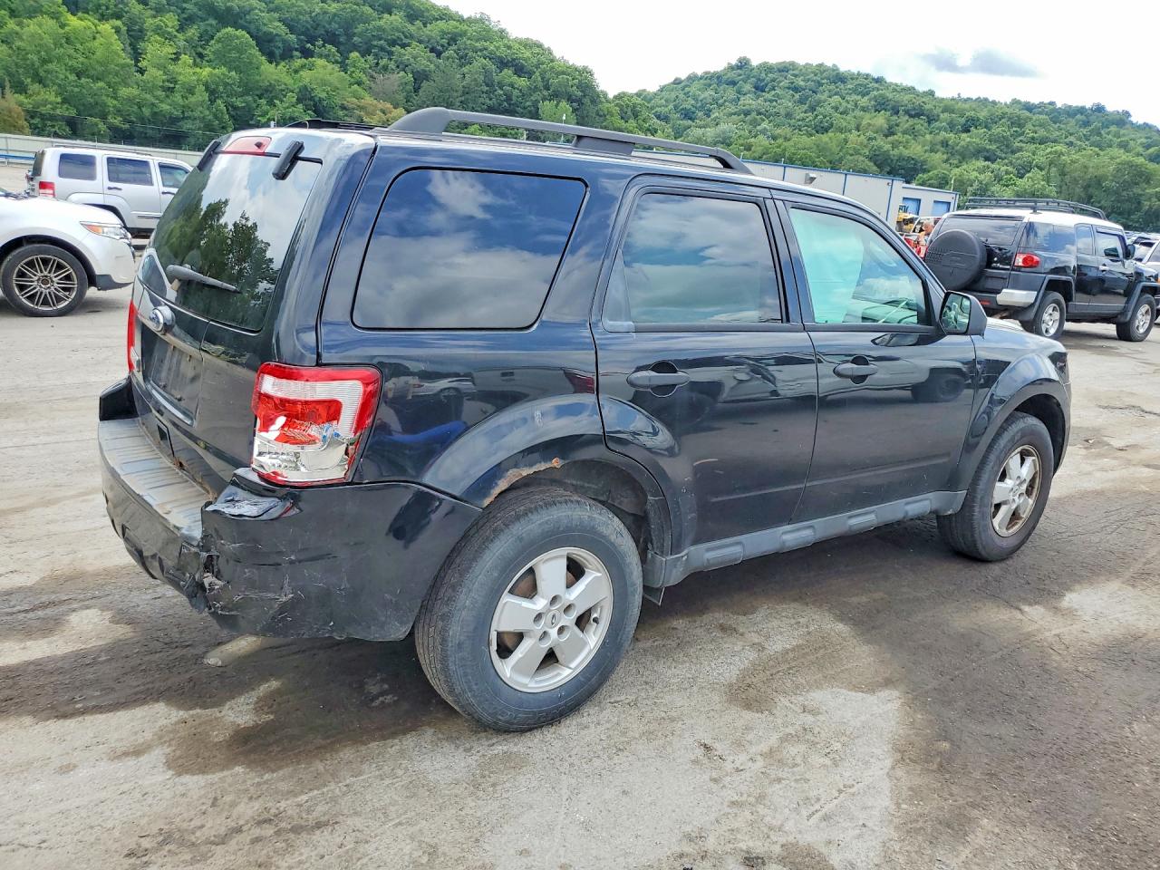 2010 FORD ESCAPE