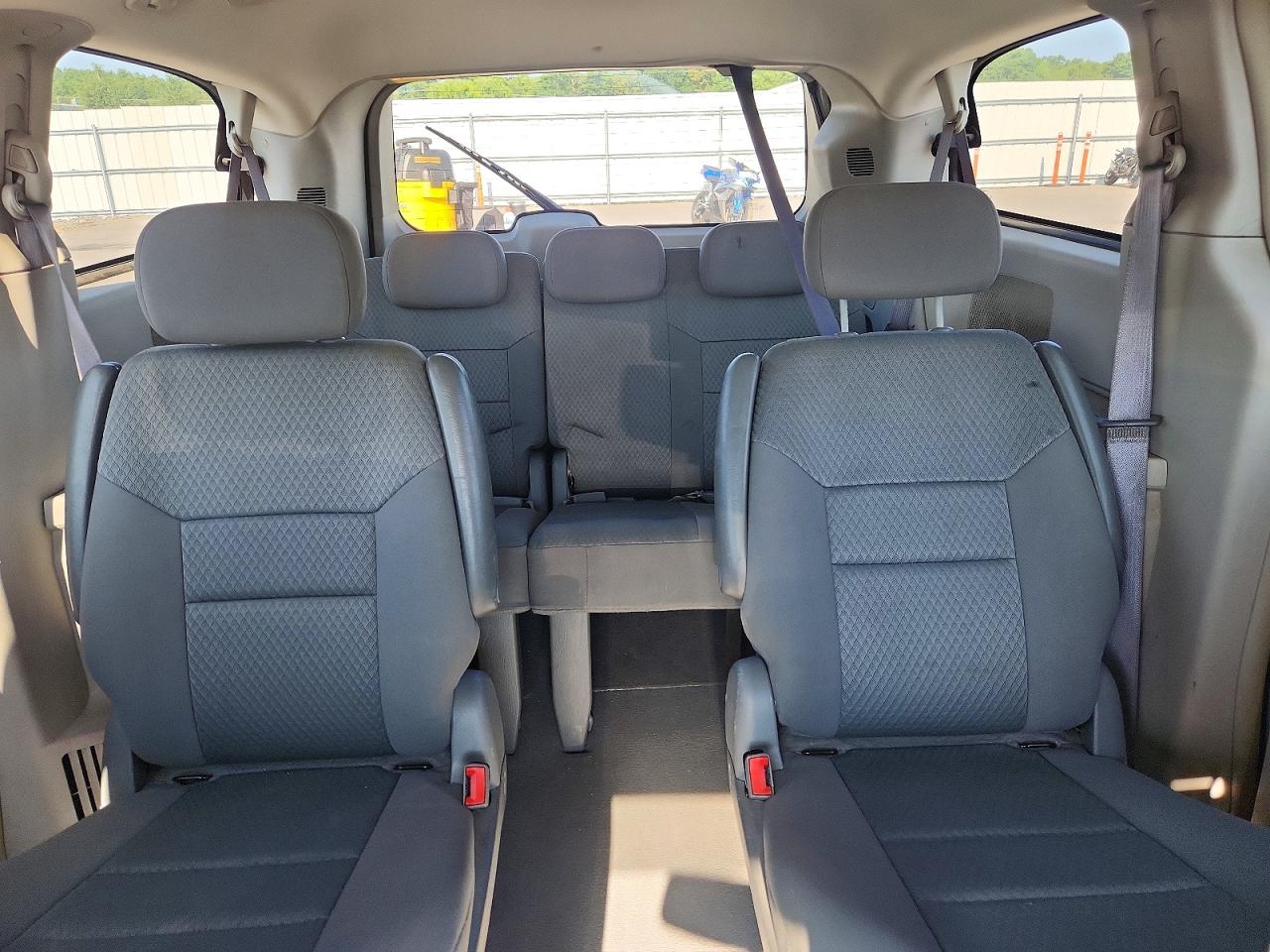 2010 CHRYSLER MINIVAN