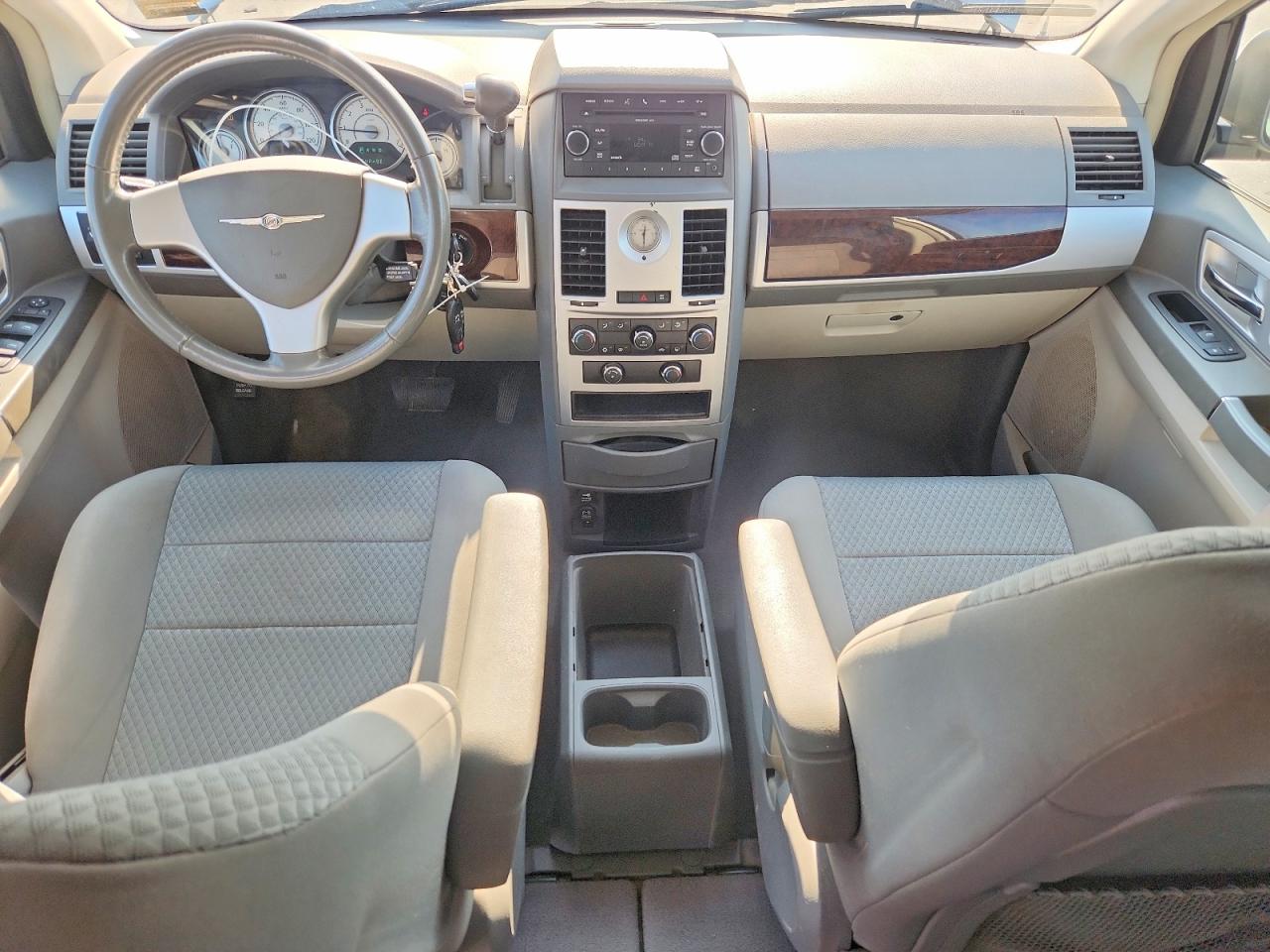 2010 CHRYSLER MINIVAN