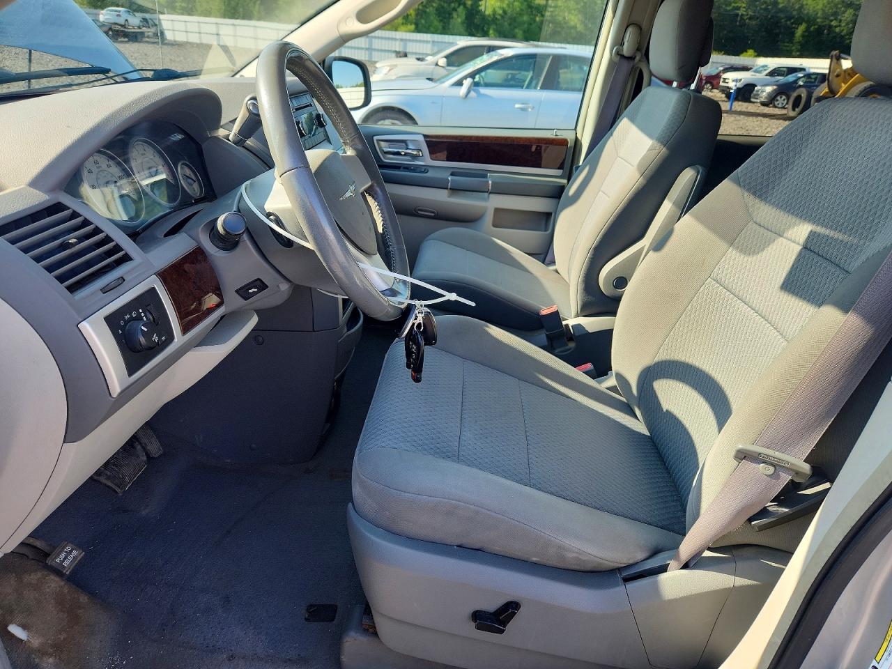 2010 CHRYSLER MINIVAN
