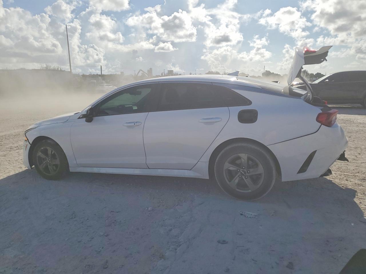 2022 KIA K5