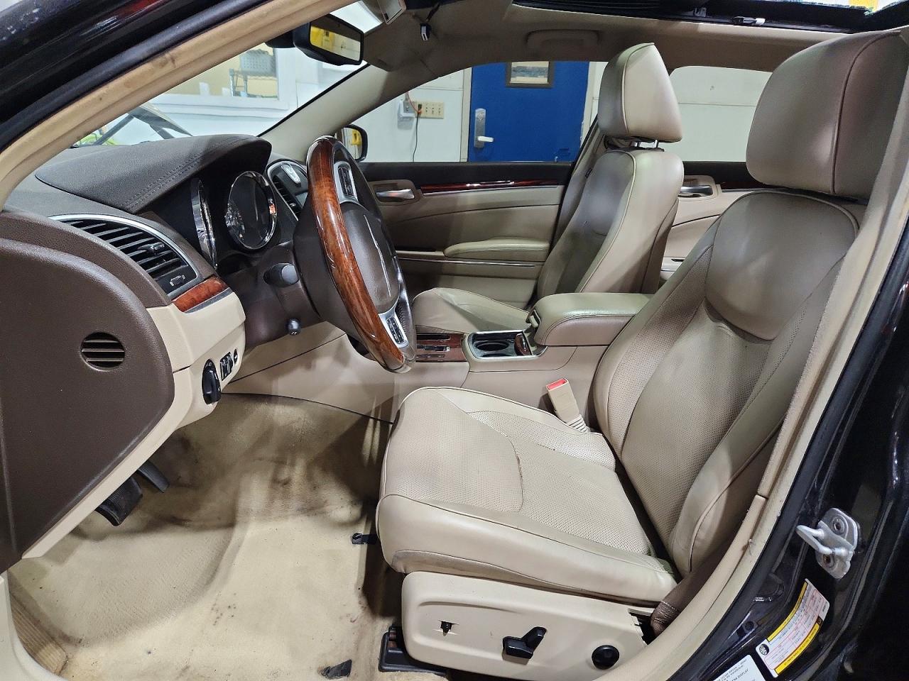 2011 CHRYSLER 300