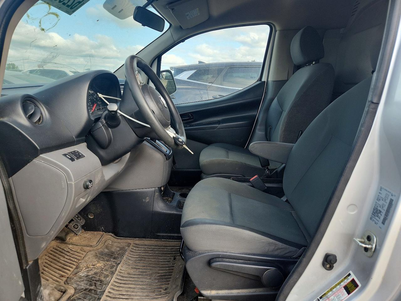 2015 NISSAN NV