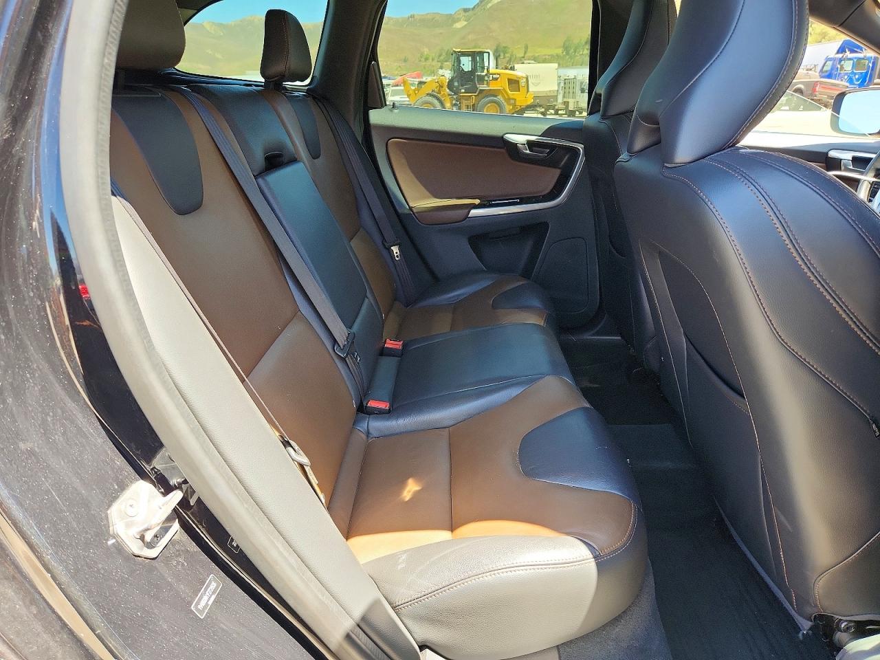 2015 VOLVO XC60