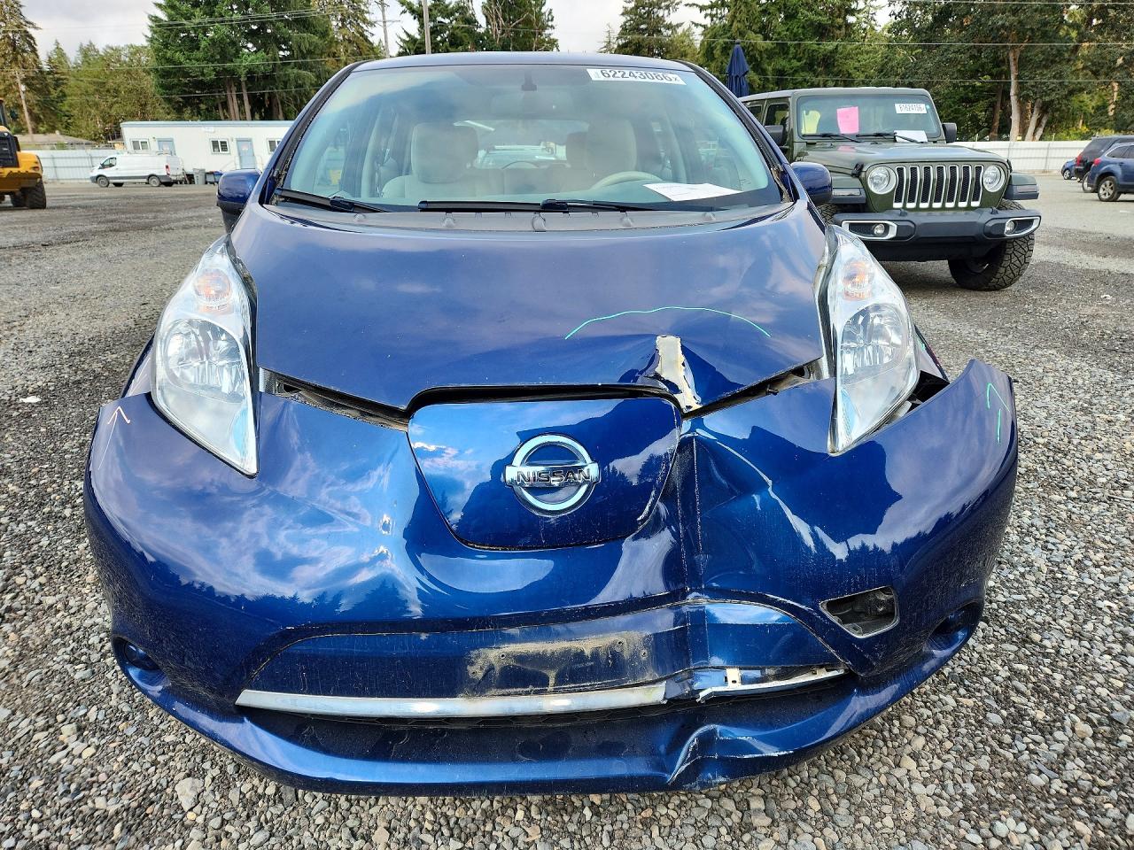 2016 NISSAN LEAF