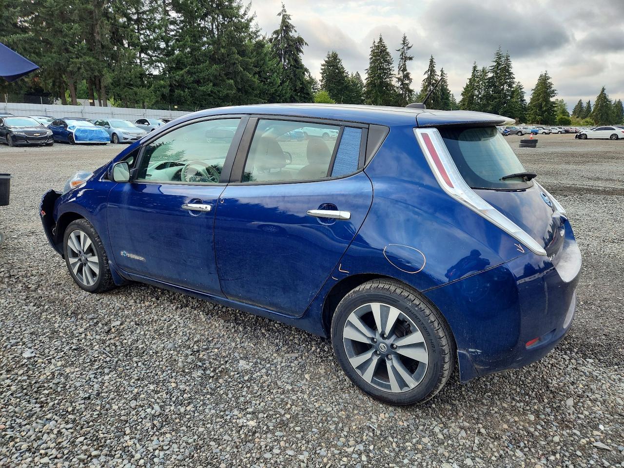 2016 NISSAN LEAF