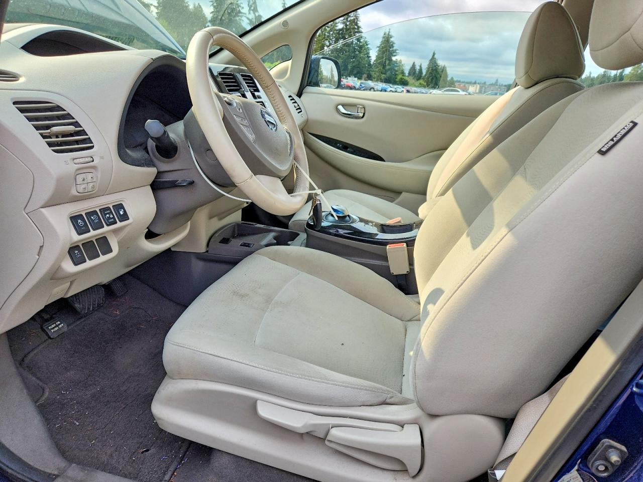 2016 NISSAN LEAF