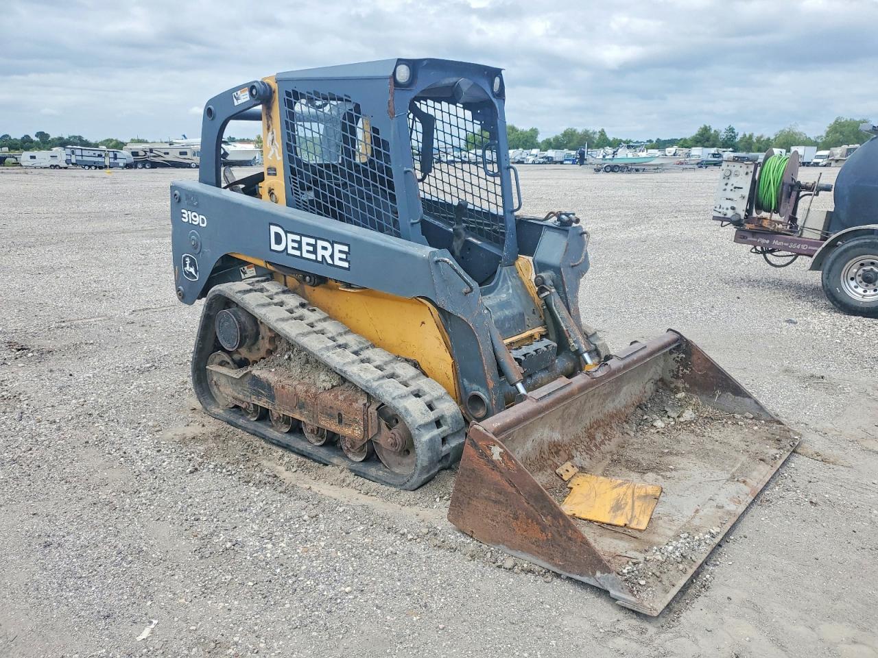 2012 JOHN DEERE 318