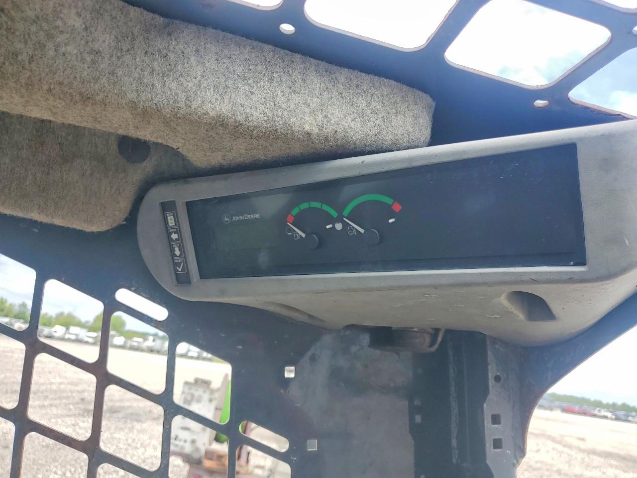 2012 JOHN DEERE 318