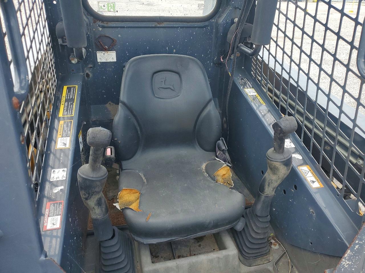 2012 JOHN DEERE 318