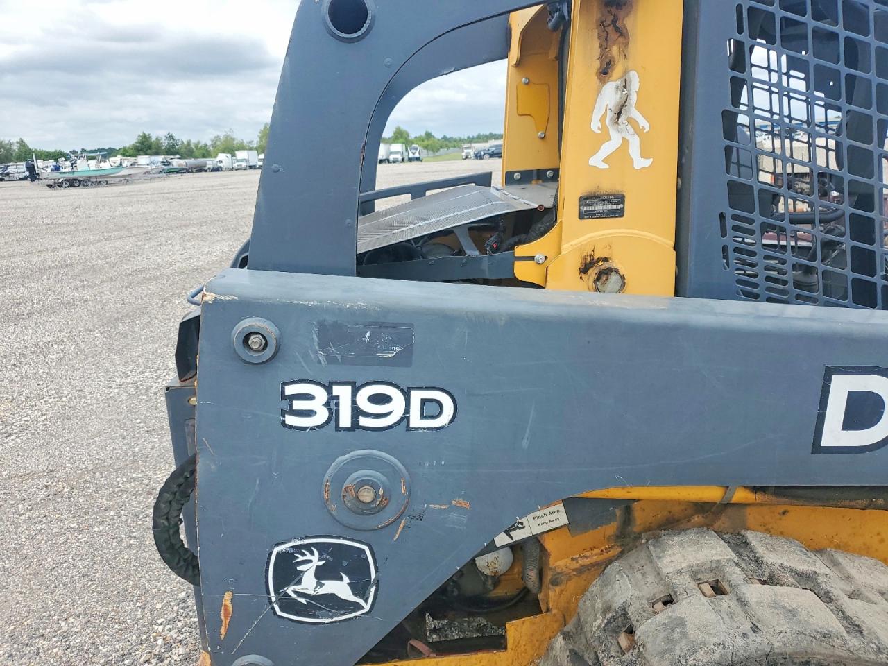 2012 JOHN DEERE 318