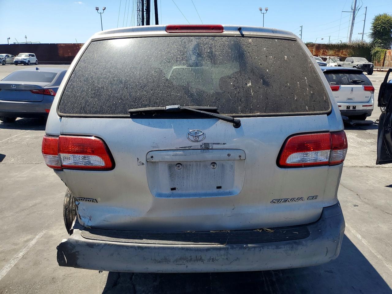 2001 TOYOTA SIENNA