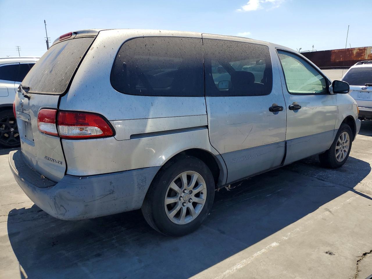 2001 TOYOTA SIENNA