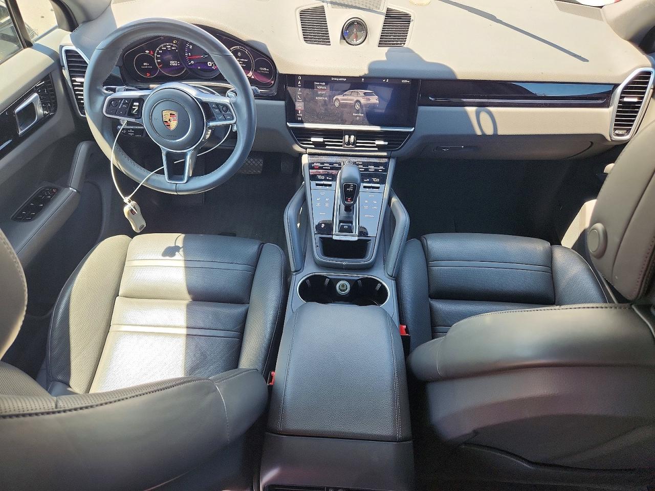 2019 PORSCHE CAYENNE