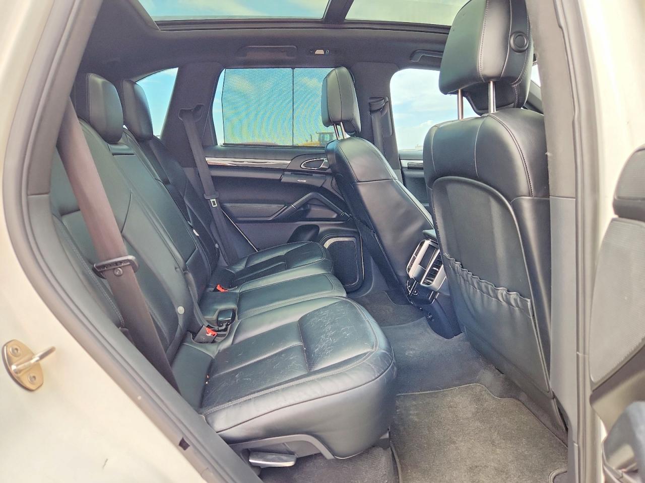 2012 PORSCHE CAYENNE