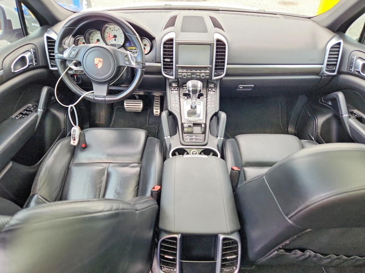 2012 PORSCHE CAYENNE