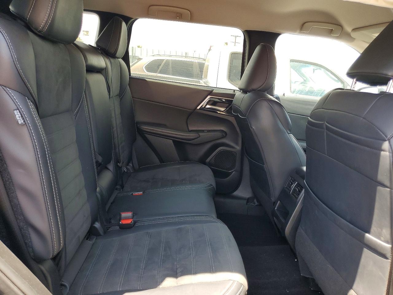 2024 MITSUBISHI OUTLANDER