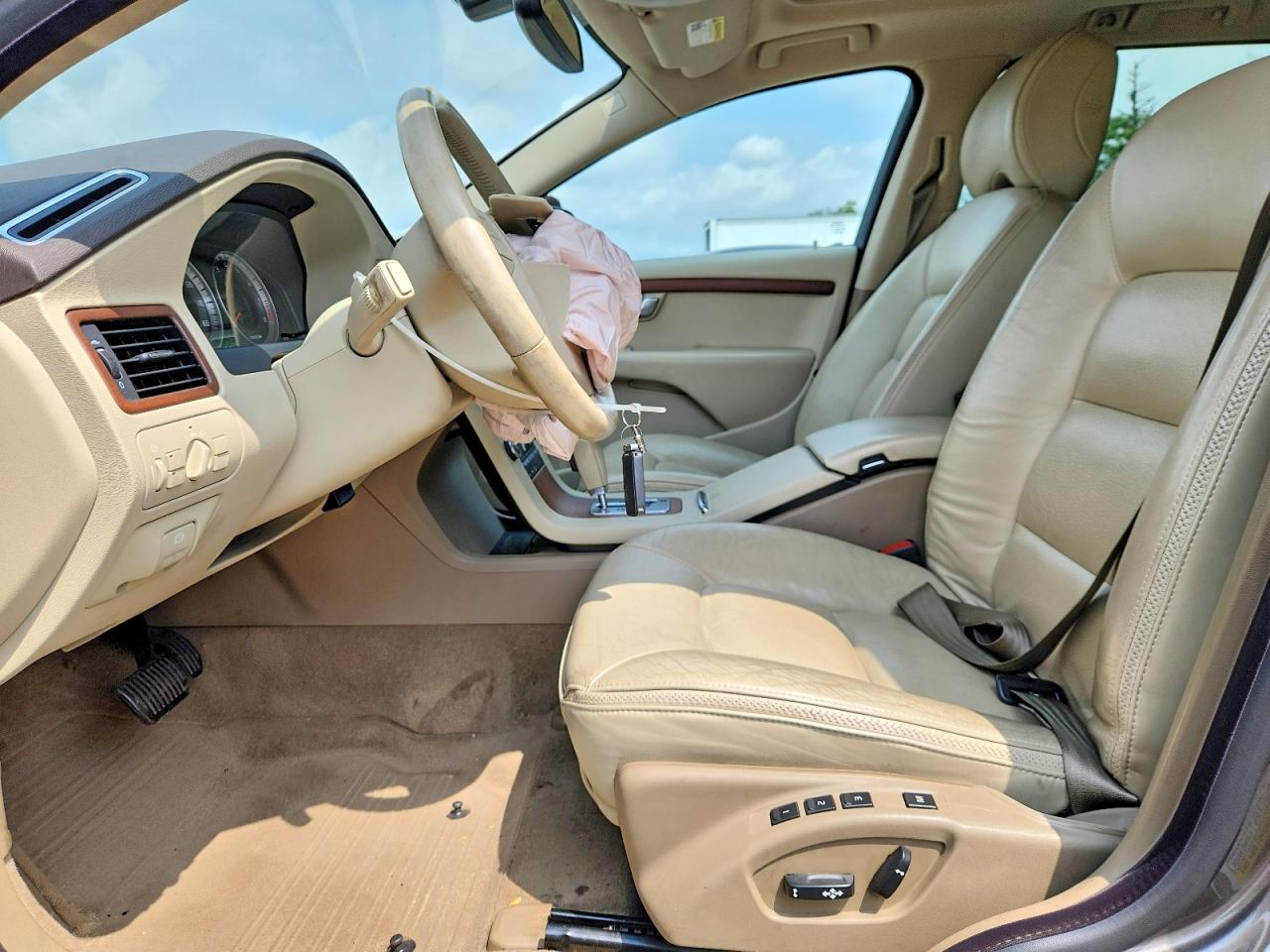 2009 VOLVO XC70