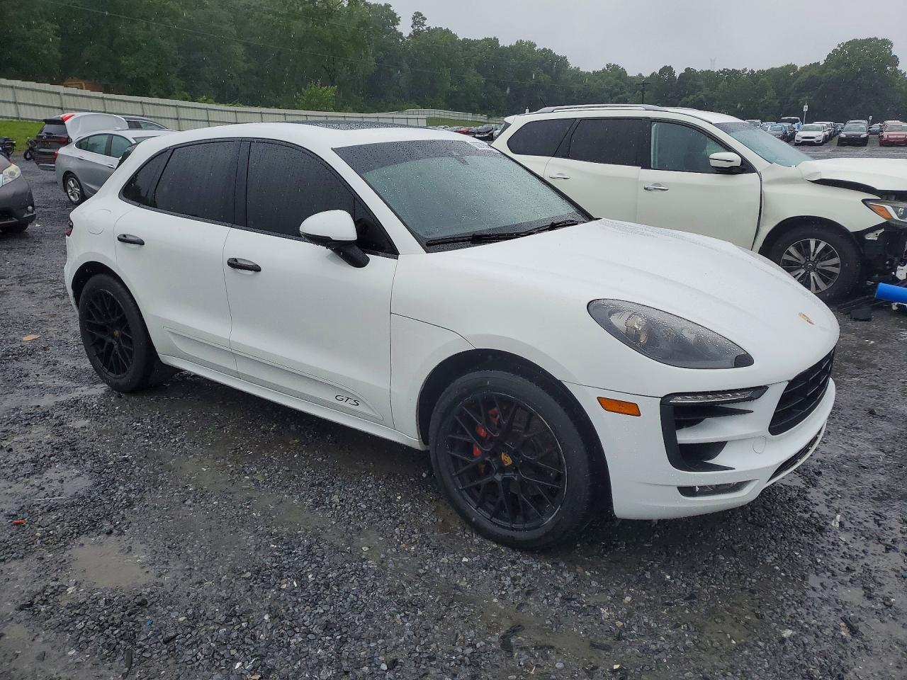 2018 PORSCHE MACAN