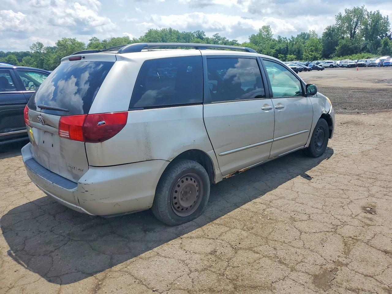 2004 TOYOTA SIENNA