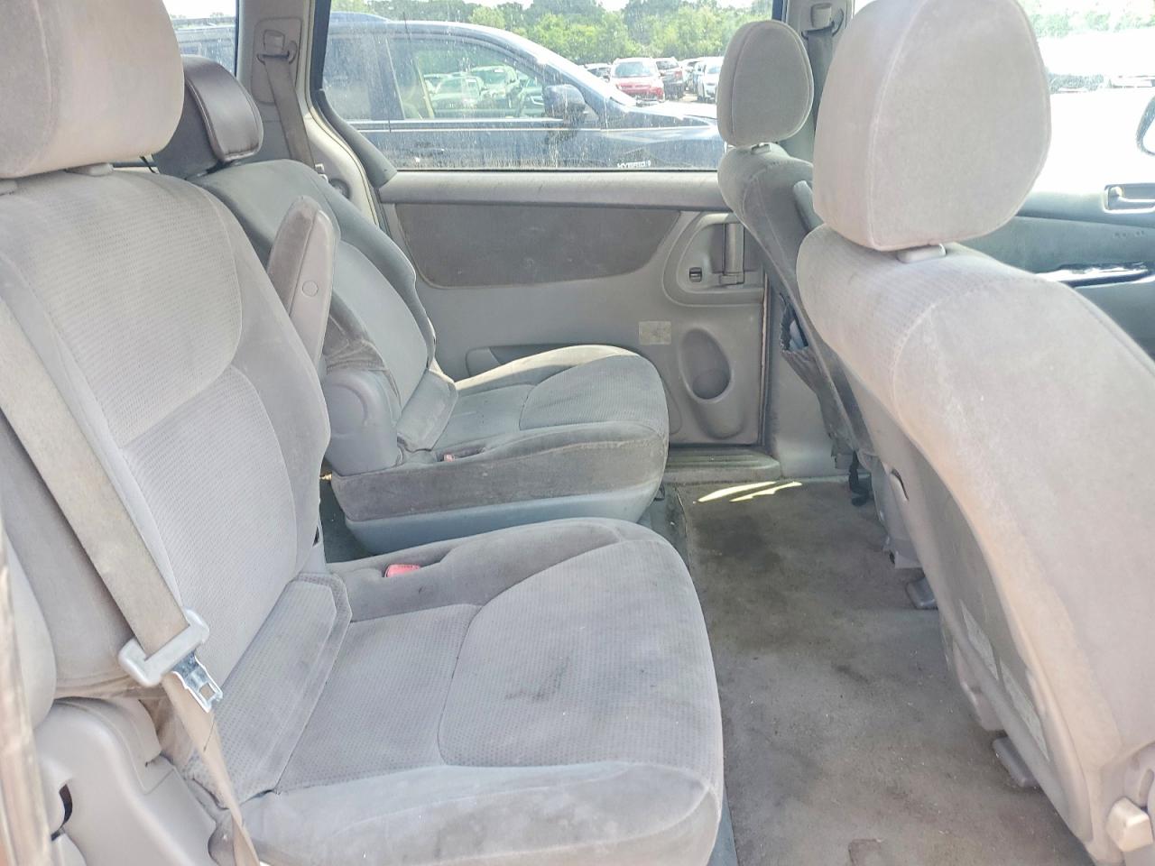 2004 TOYOTA SIENNA