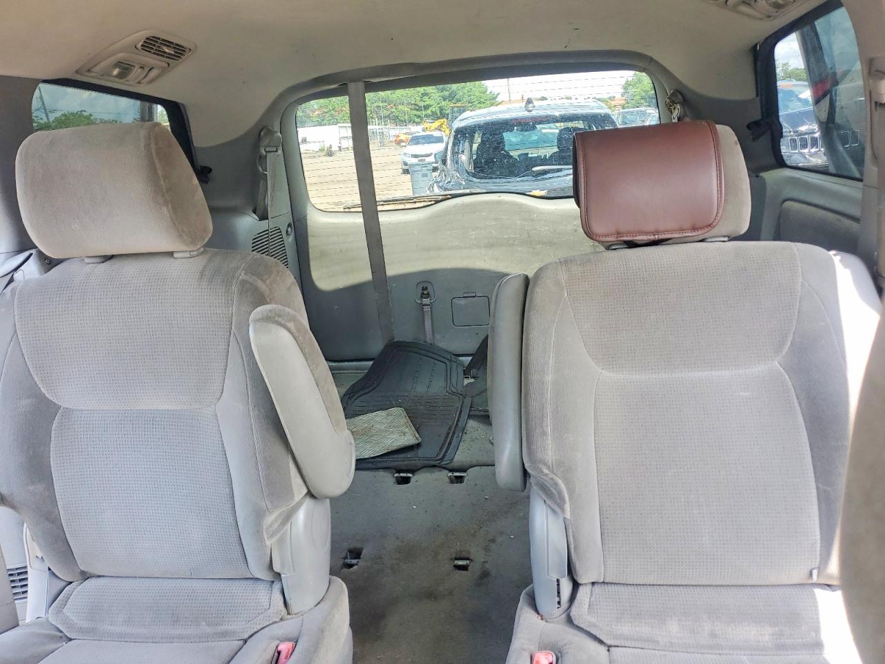 2004 TOYOTA SIENNA