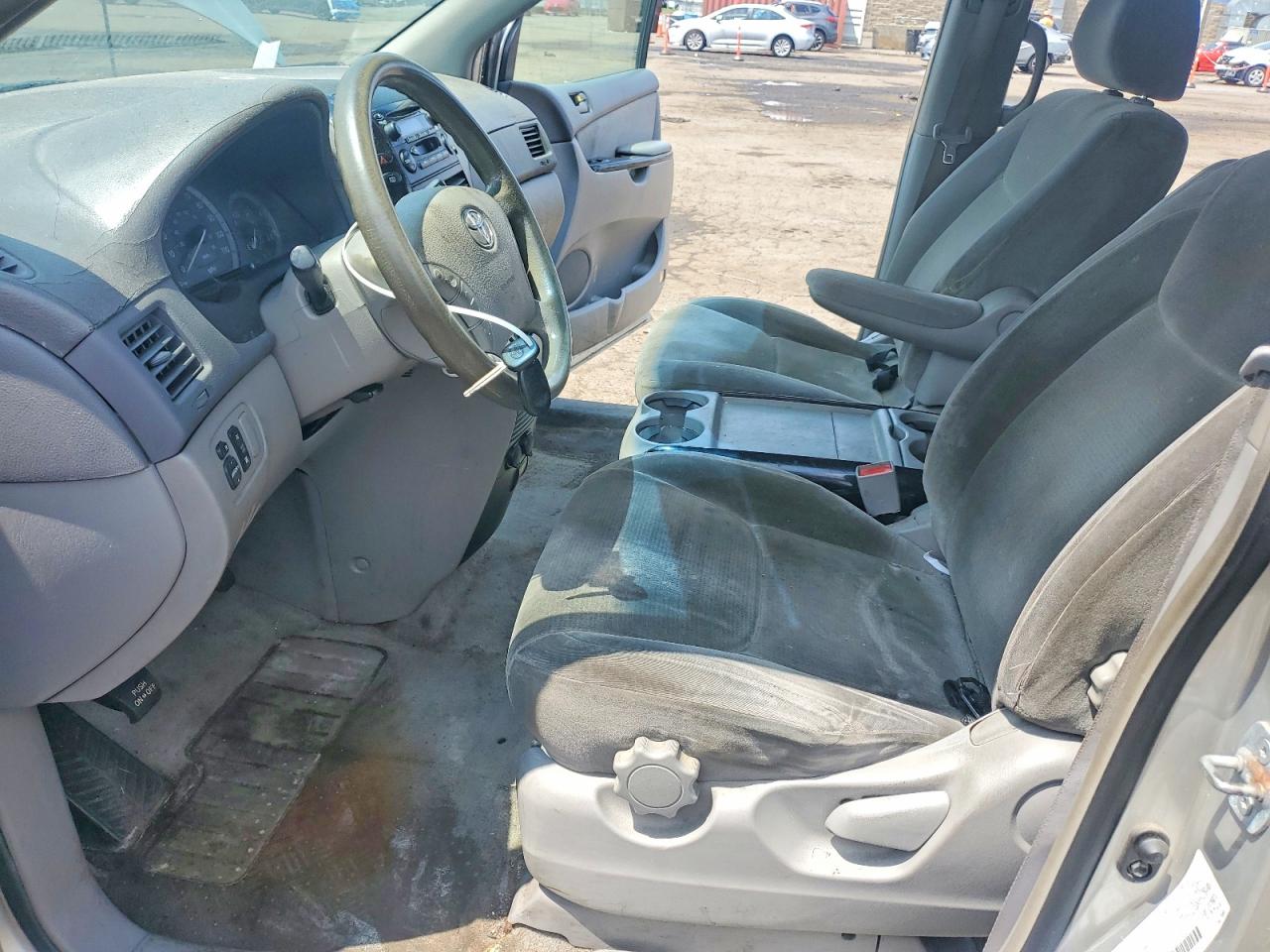 2004 TOYOTA SIENNA