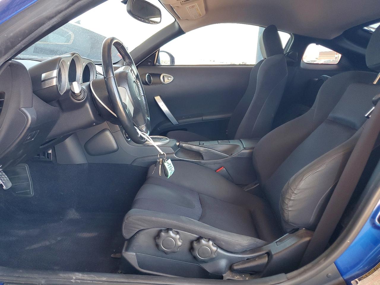 2005 NISSAN 350Z
