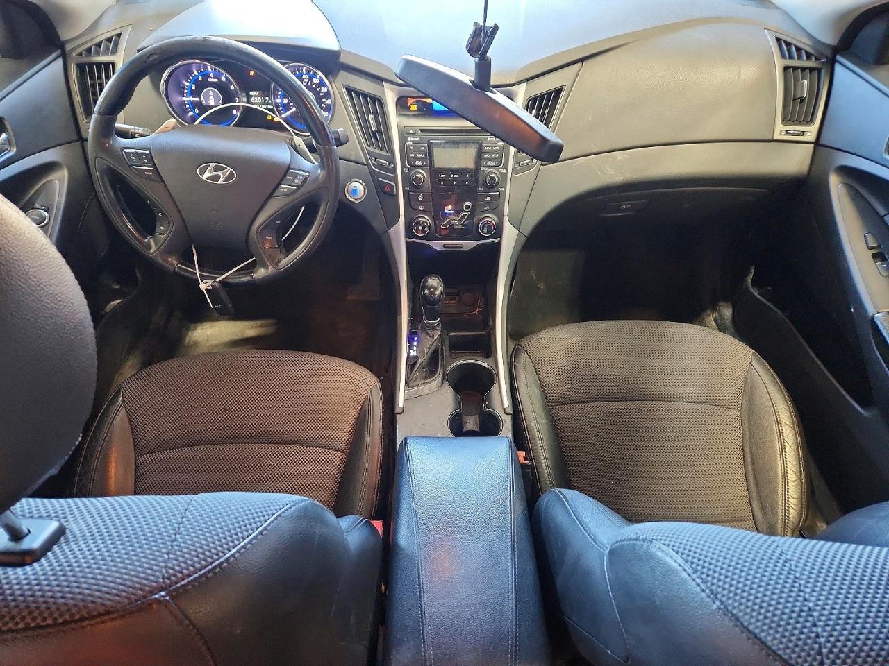 2011 HYUNDAI SONATA