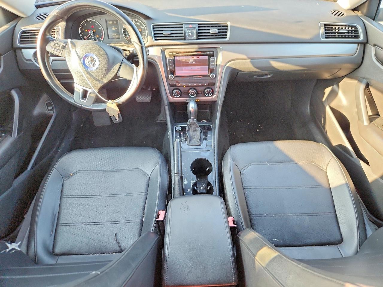 2015 VOLKSWAGEN PASSAT