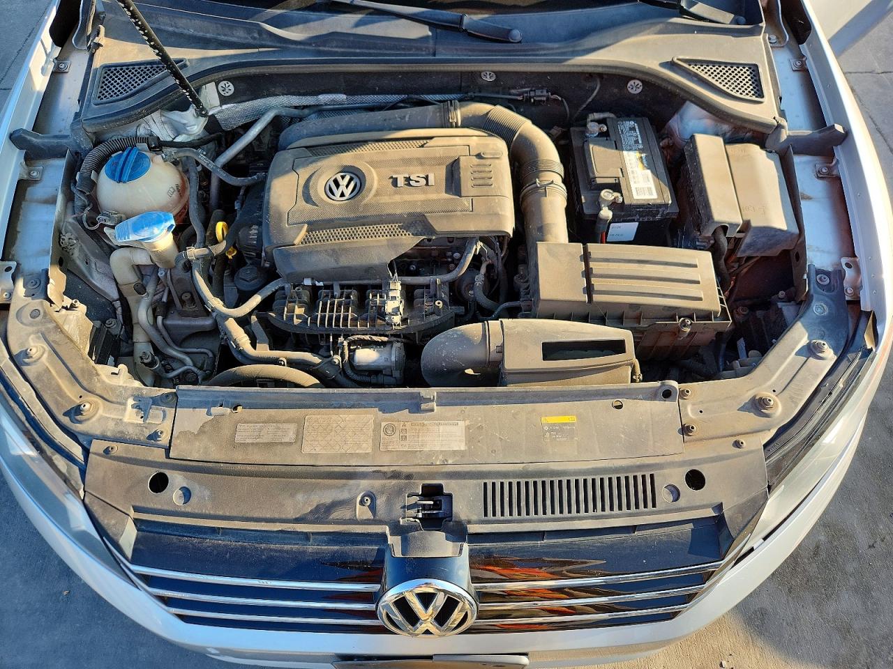 2015 VOLKSWAGEN PASSAT