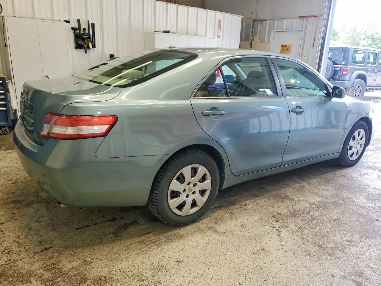 2011 TOYOTA CAMRY
