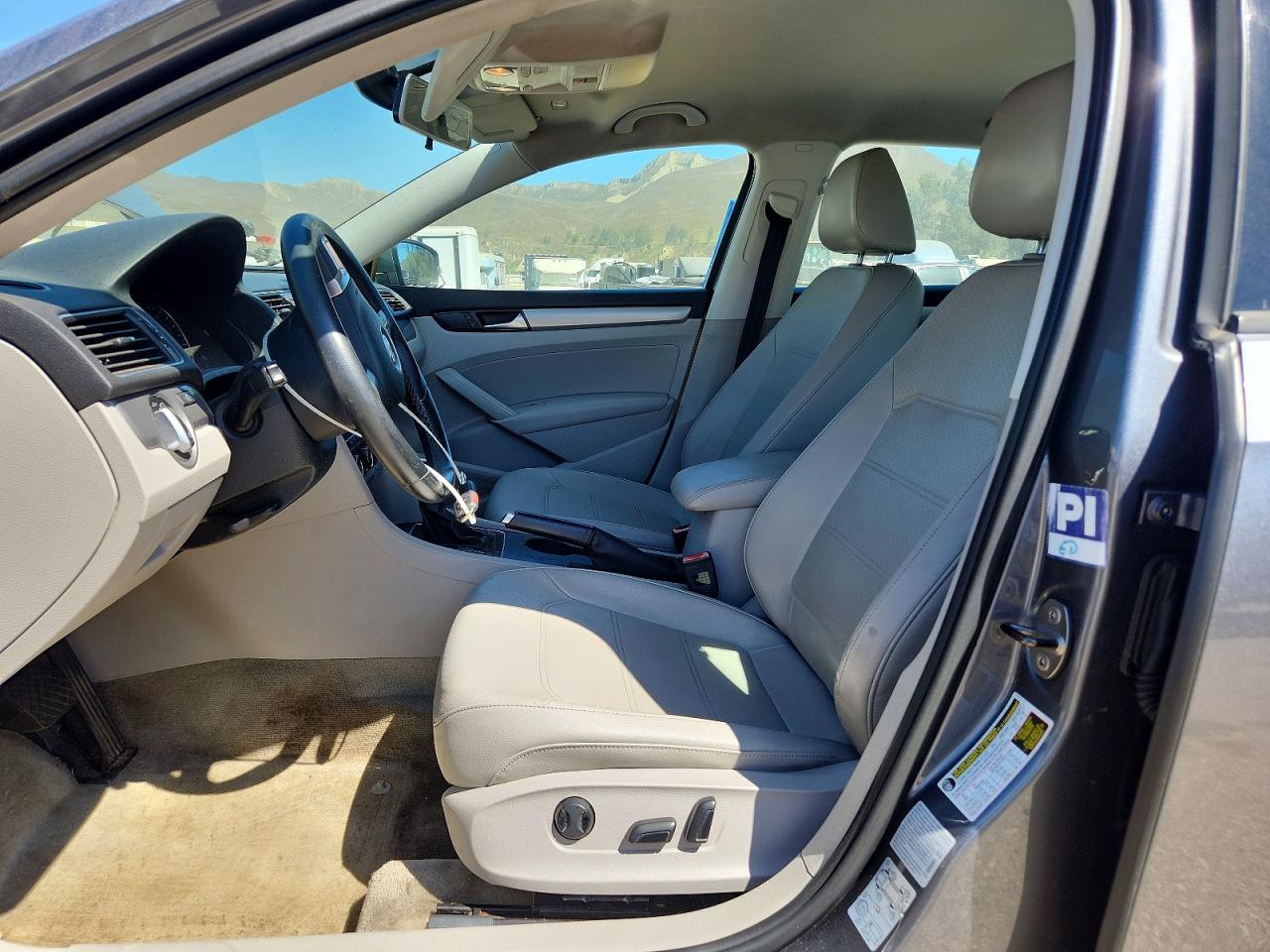 2015 VOLKSWAGEN PASSAT