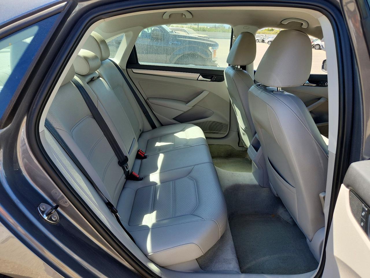 2015 VOLKSWAGEN PASSAT