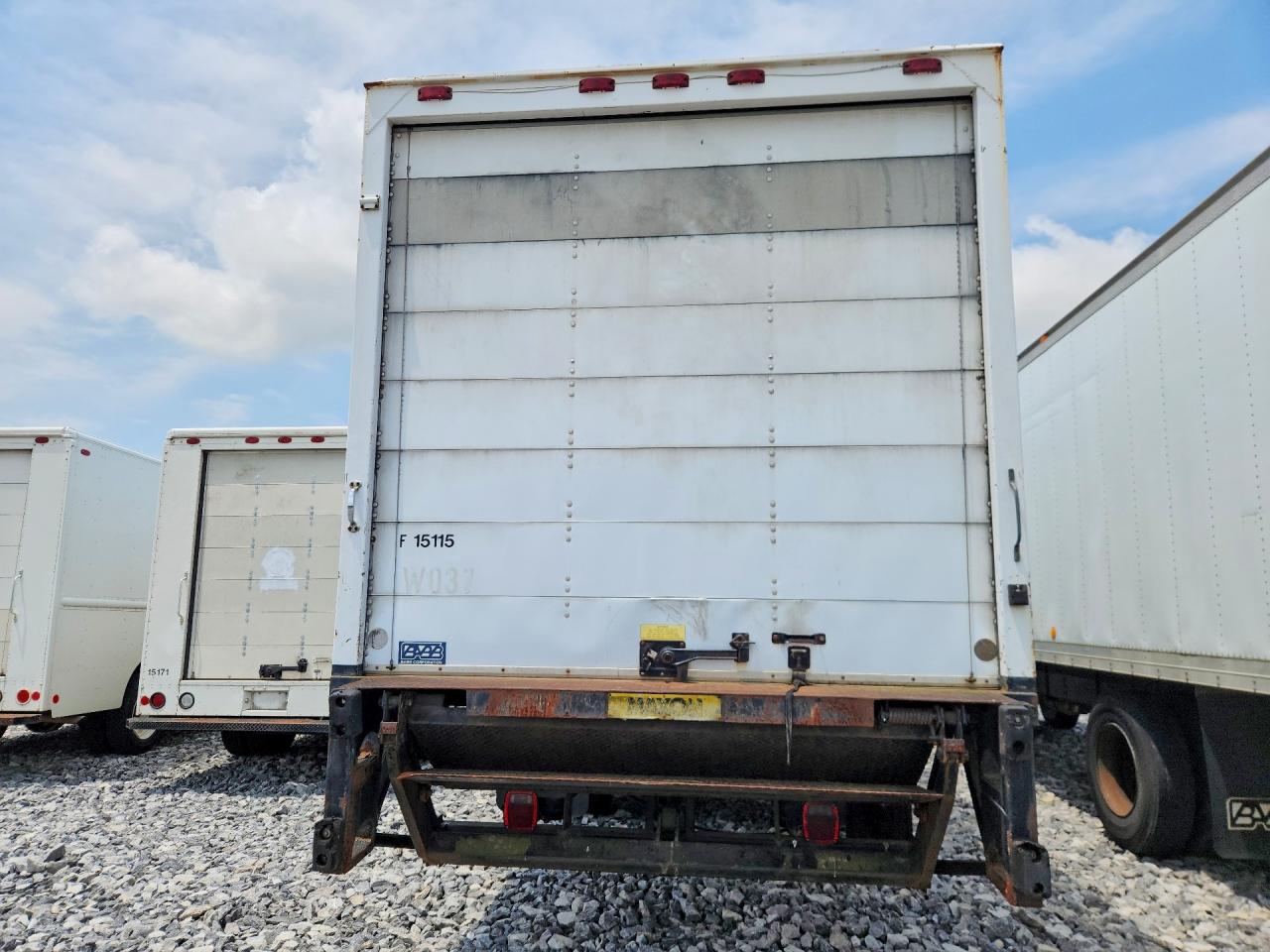 2002 INTERNATIONAL 4000 SERIE