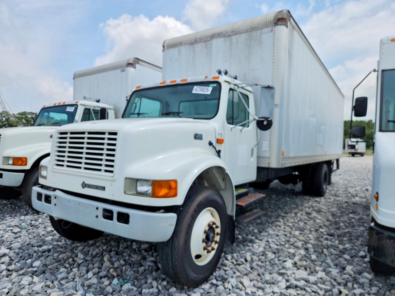 2002 INTERNATIONAL 4000 SERIE